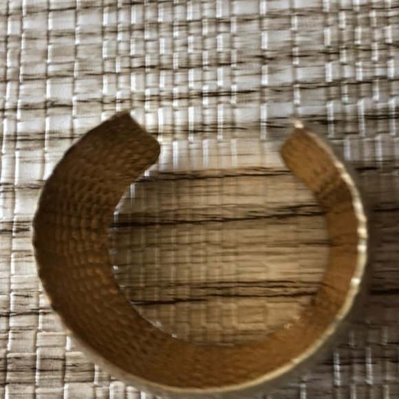 New Never used Gold tone bracelet - Picture 3 of 3